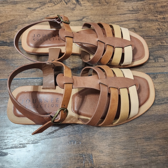 Journee Collection Sandals - Picture 2 of 4